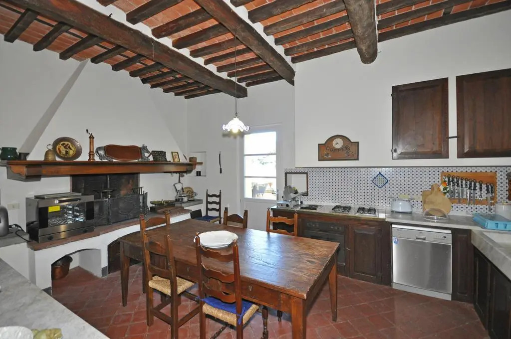 Villa Camaiore by PosarelliVillas