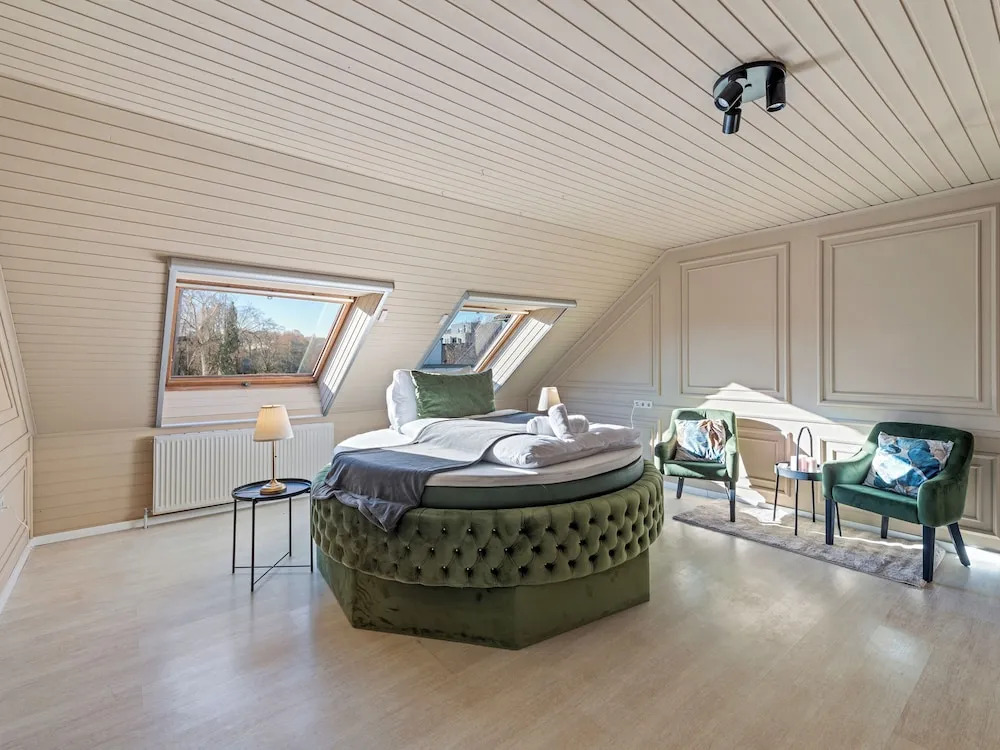 SKY9 Apartments - Homes & Villas