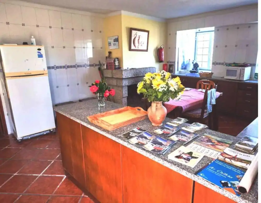 19th Centry Farmhouse Getaway - Sleep 12-14 w Pool