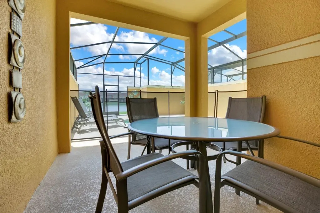 4 Bedrooms 3 Bathrooms Paradise Palms 8881 Cp