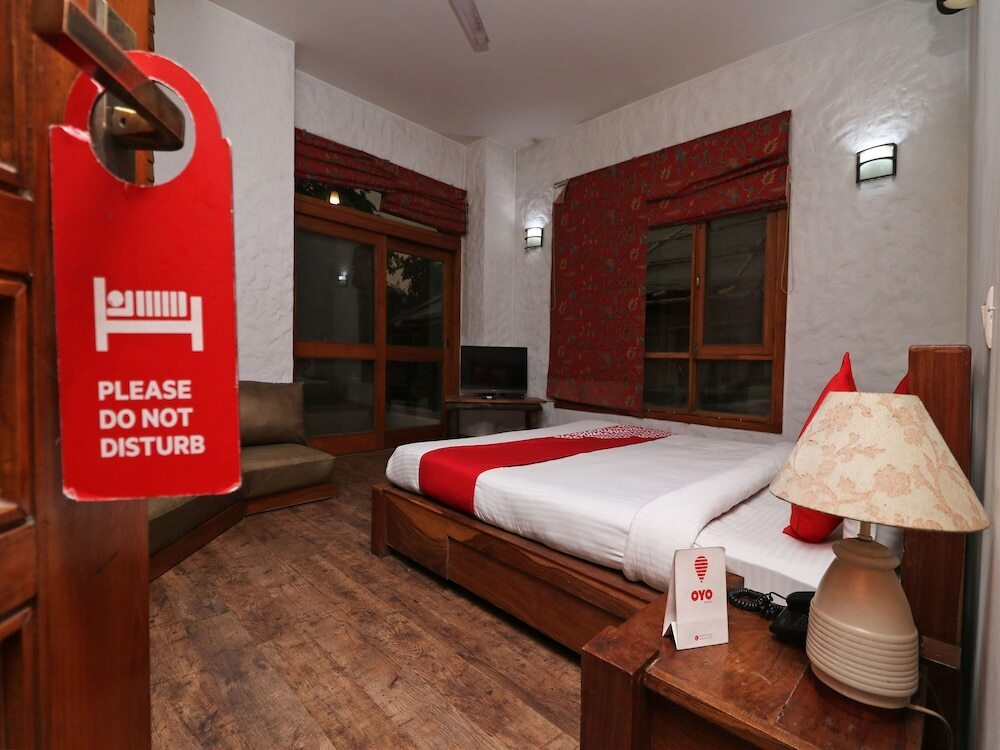 FabHotel Pearl Villas Sector 31