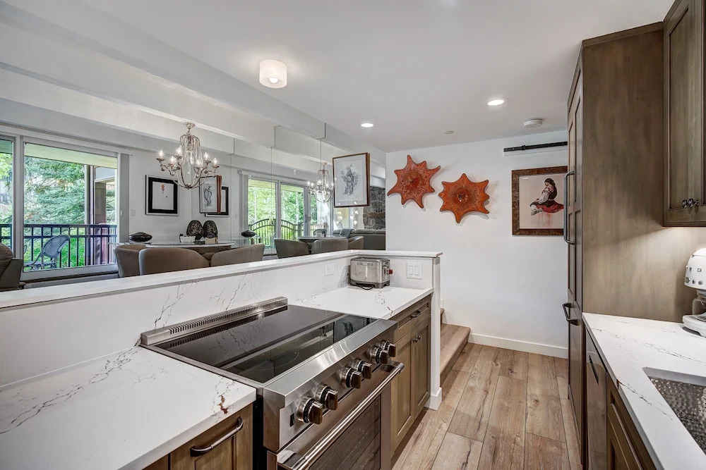 2 BR Next to Eagle River in the Heart of Vail