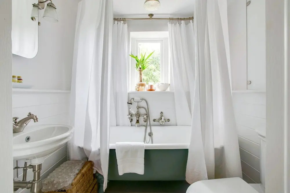 Beautiful 2 BED Garden Apartment