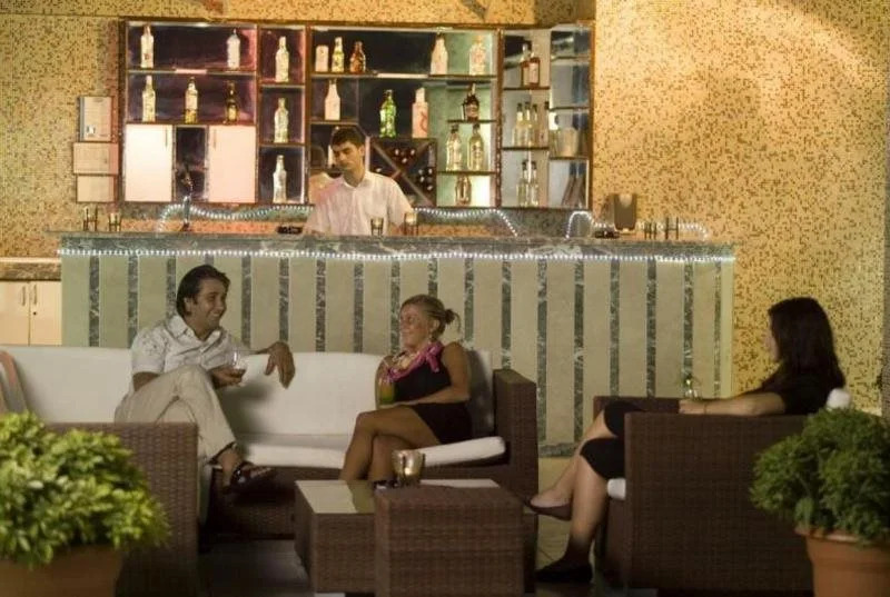 Dolphin Suite Hotel