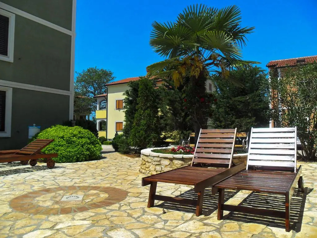 Apartments and Rooms Degra