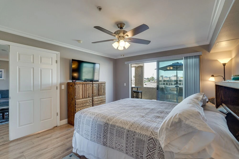 Waterfront Condo w/ Pool Access in Lake Havasu