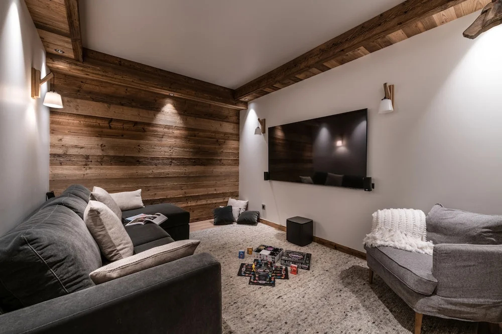 Alaska Lodge by Alpine Resorts