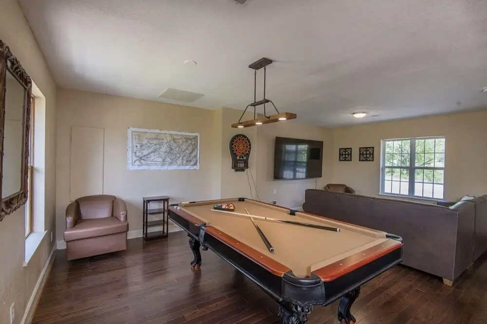 Crestview Estate By Heritage Cabin Rentals