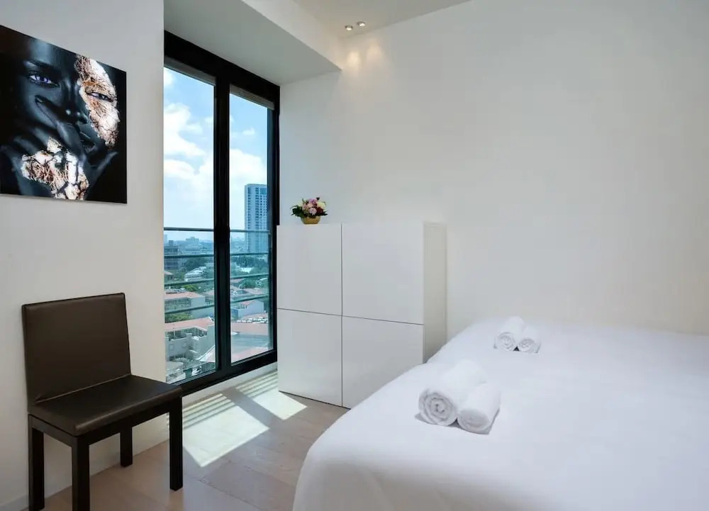 Elegant 3BR in White City by HolyGuest