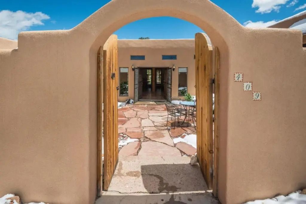 3 Bd, 5 Min. Walk To Canyon Rd, Apodaca