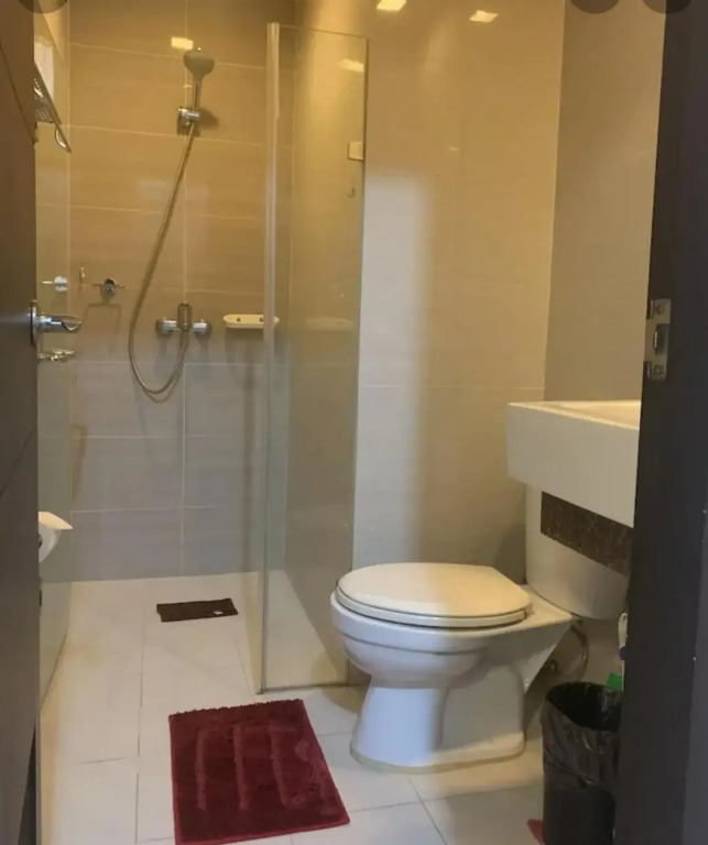 Spacious condo for 5p own parking across NAIAT3for 5P with pool&kitchen walk to 2Casinos and Newport Mall at 81 Newport blvd