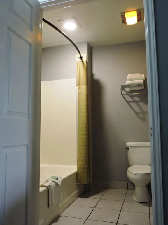 Riata Inn - Crystal City