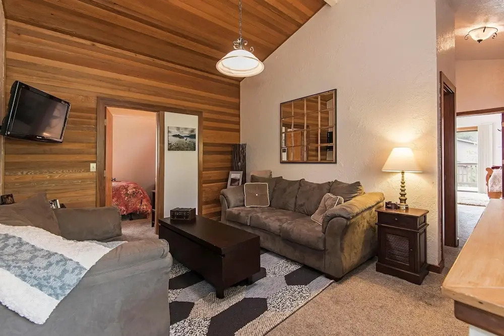 Cedar Cove Lodge