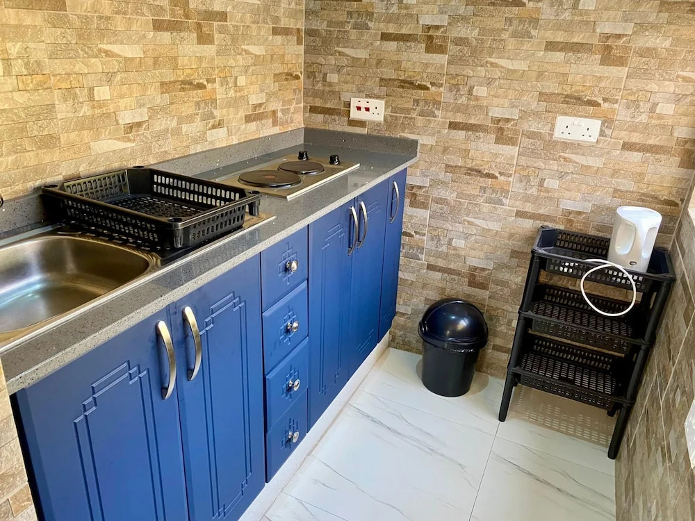 Modern Studio Apartment in a Central New Chadcombe - 2318