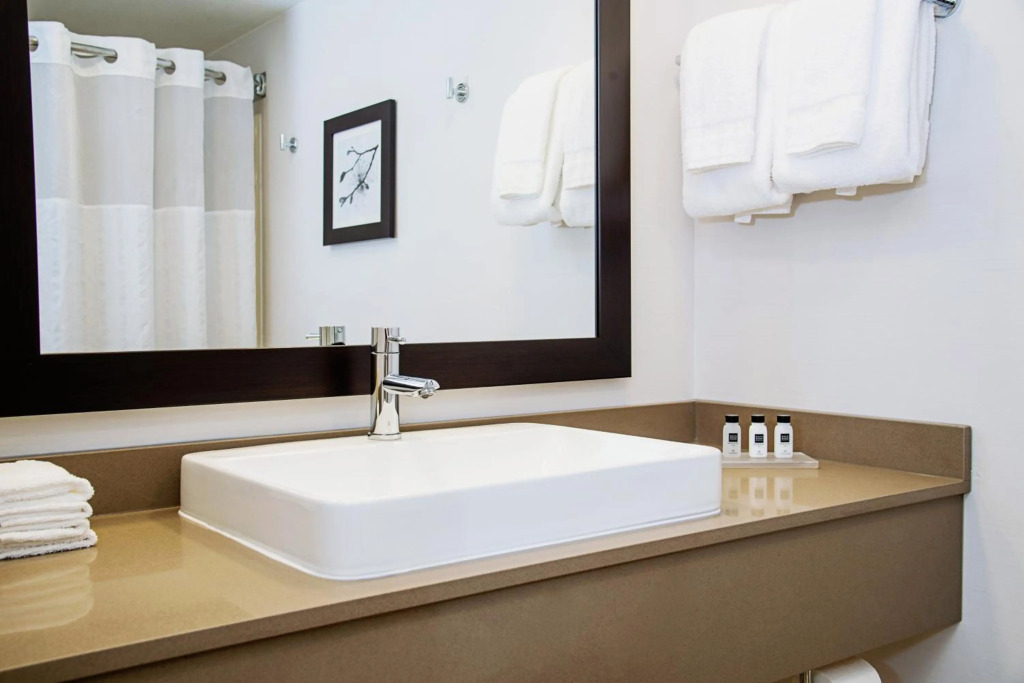 Country Inn & Suites by Radisson, Milwaukee West Brookfield , WI