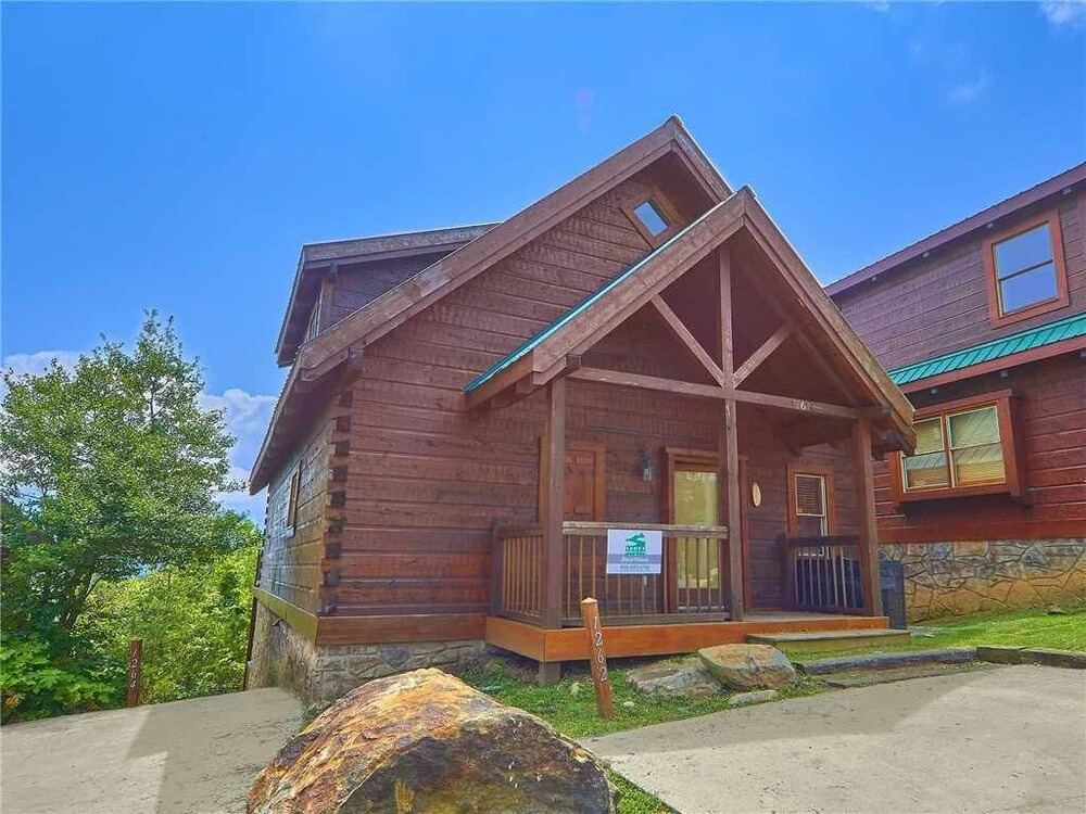 Bear Pause II - Three Bedroom Cabin