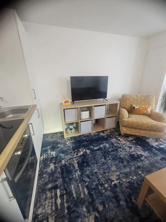 Seaside Haven Coastal Comfort 200m from the Beach