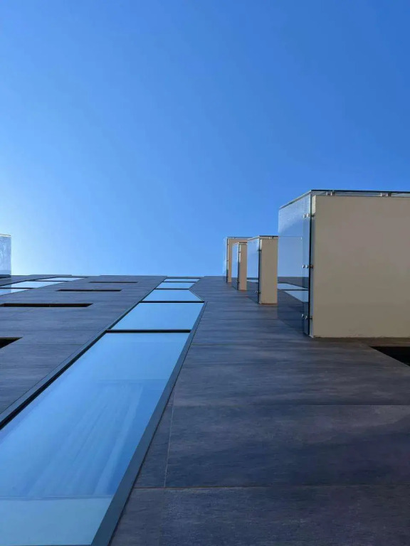 Glass House - Smart Rooms & Parking
