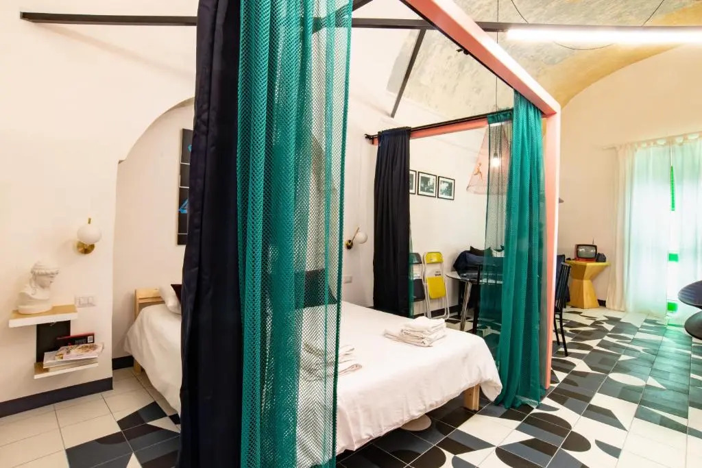 Balloon Design Studio Apartment
