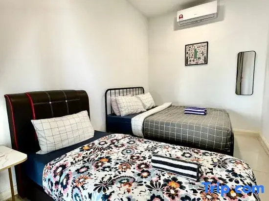 4 bedder D’Pristine condo 22-25 opp legoland