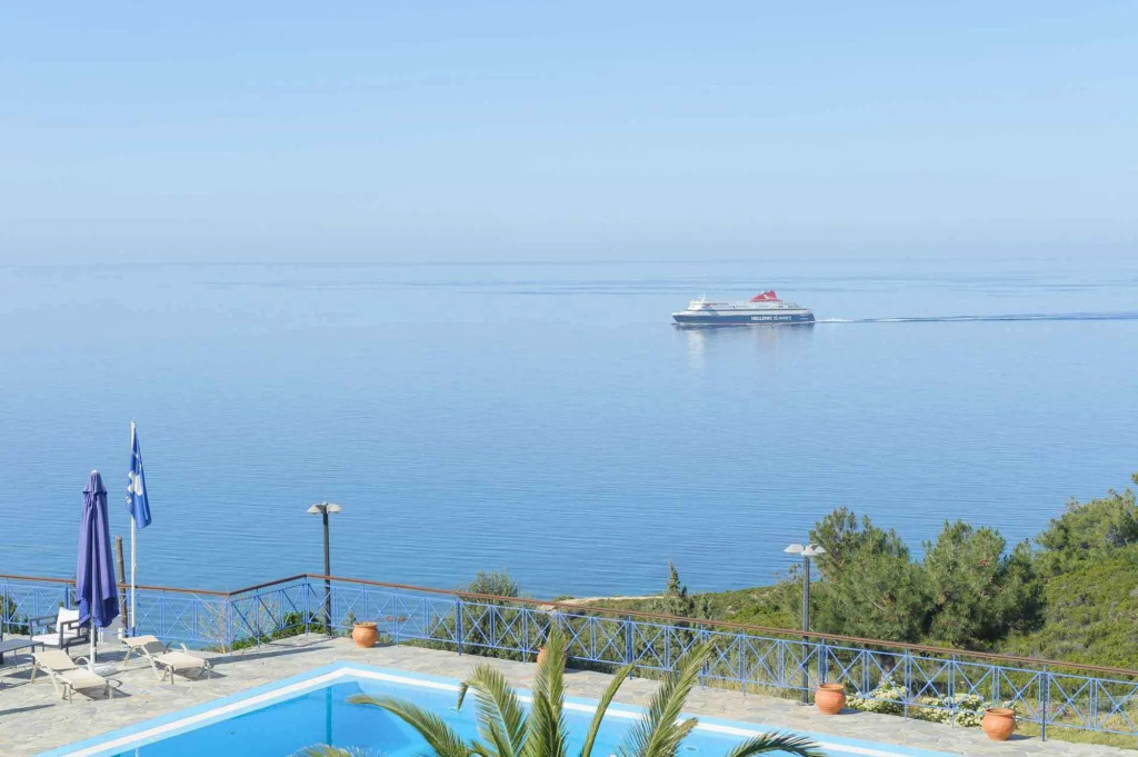 Karras Star Hotel
