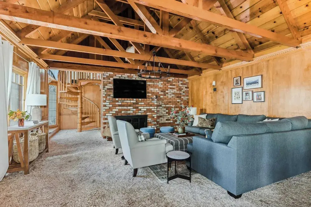 Sleeps 23 2 Homes, Lakefront, Private Dock, Hot Tub, Game Room, Swingset, View