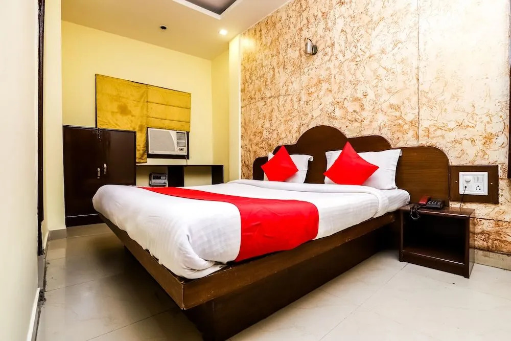 OYO 9448 Hotel Karan Palace