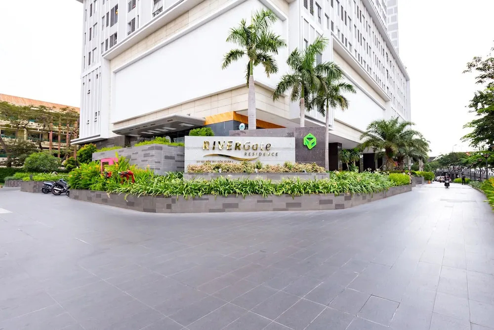 Hikari Rivergate Apartments - Free Pool, Free Internet SIM for 3 nights, Free Pick Up for 5 nights