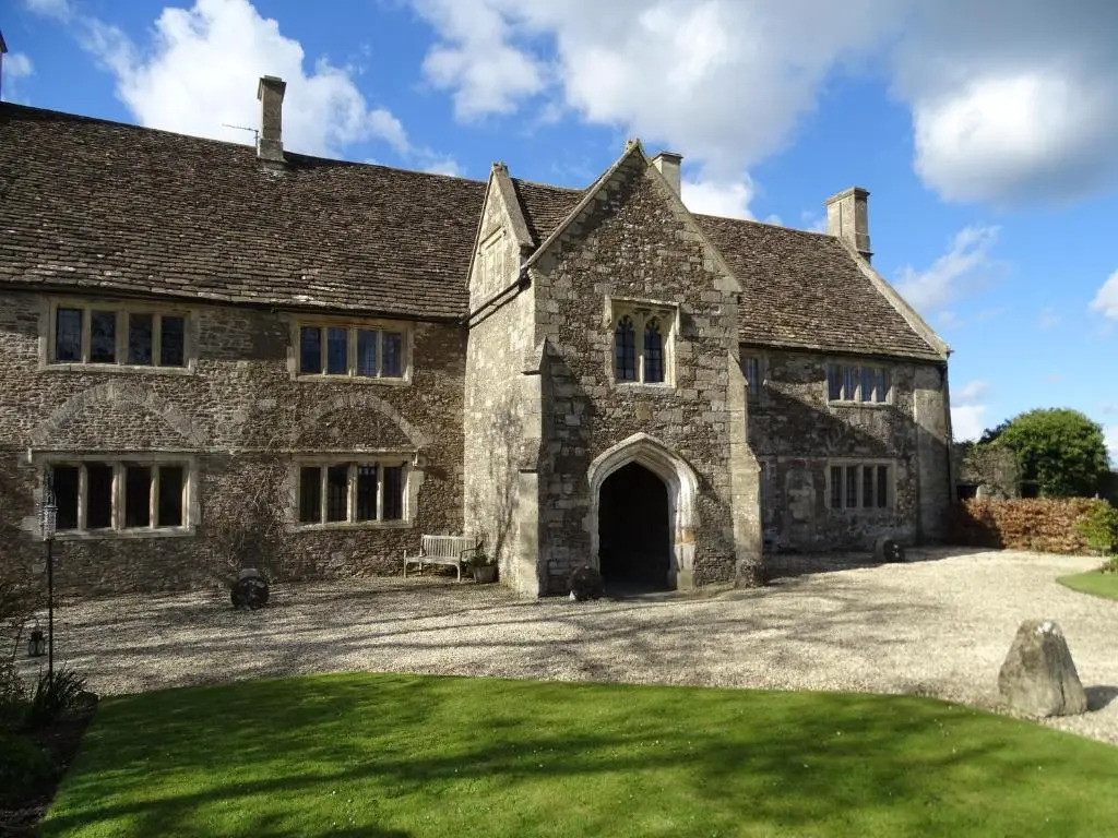 Seymours Court