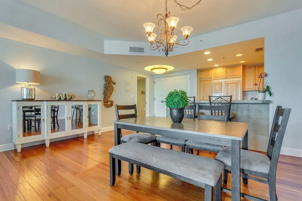Florida Resort Condo: Walk to Pensacola Beach!