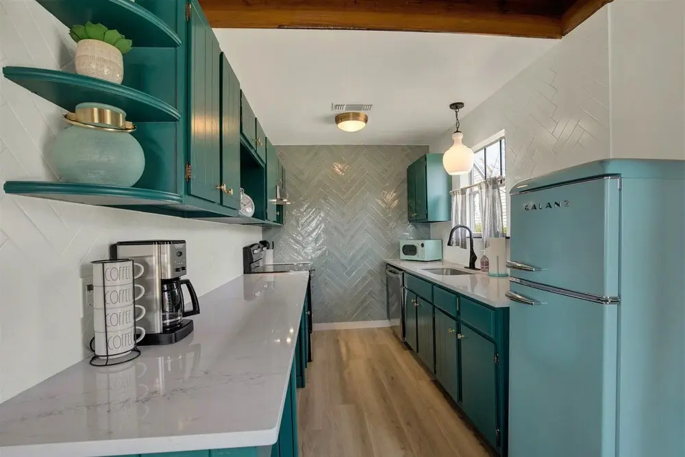 Stunning Home on Wine Trail W/hot-tub!