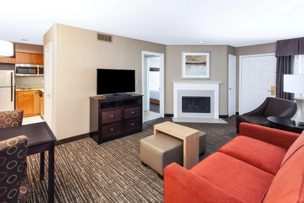 Homewood Suites by Hilton Indianapolis At The Crossing