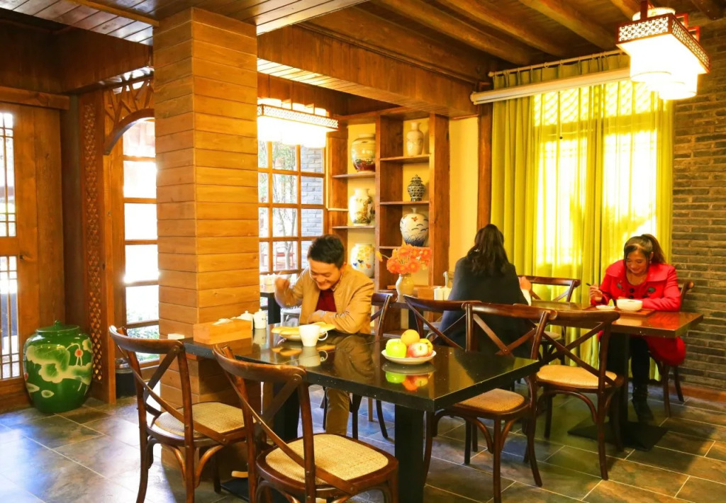 Lijiang Langyun Inn