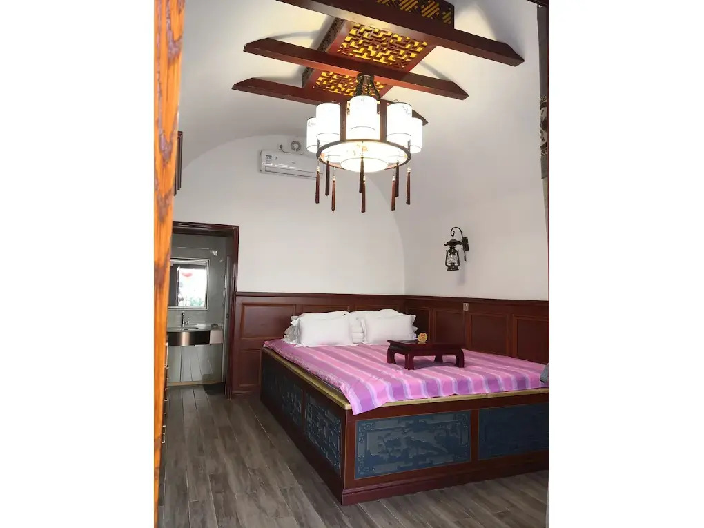 Cave Courtyard Homestay
