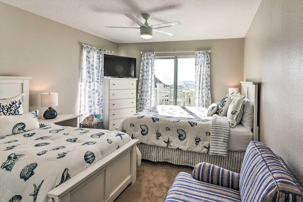 Ocean-View Kahala Beach Bliss Home in Galveston