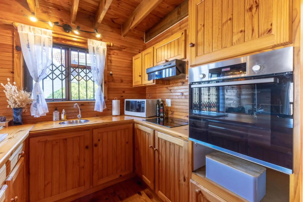Lark House, Peaceful Mountain Home with Views over False Bay