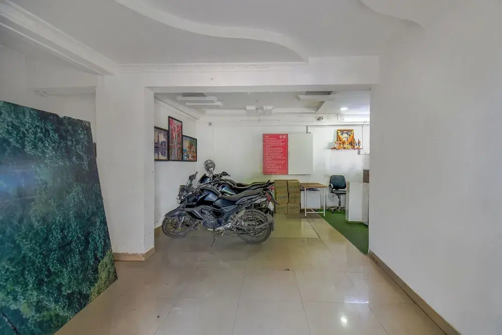 FabHotel Keshava Executive - Nr Mahadji Shinde Chhatri