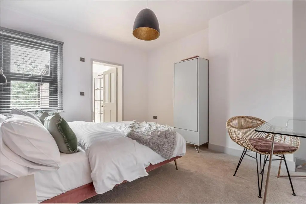 2 Bedroom House- Hereford City Centre with Parking