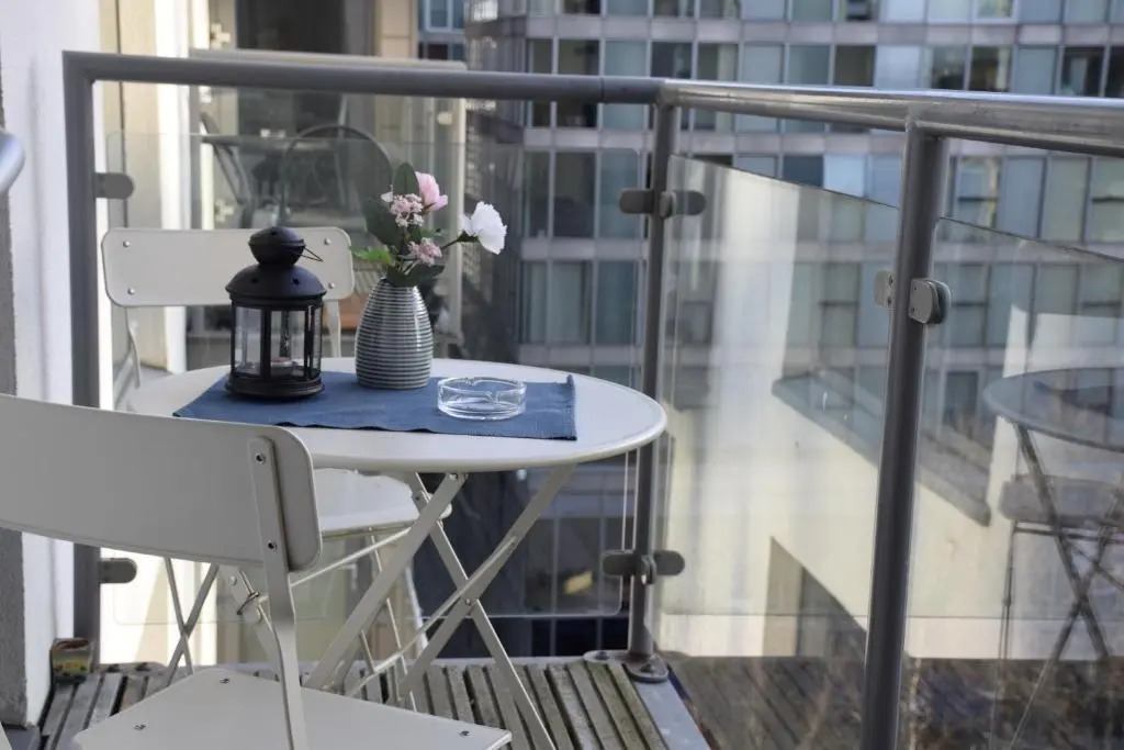 Central MK Hub Apartment - 2 Bedroom 2 Bathroom - Balcony, Smart TV with Netflix and Free Parking by Yoko Property
