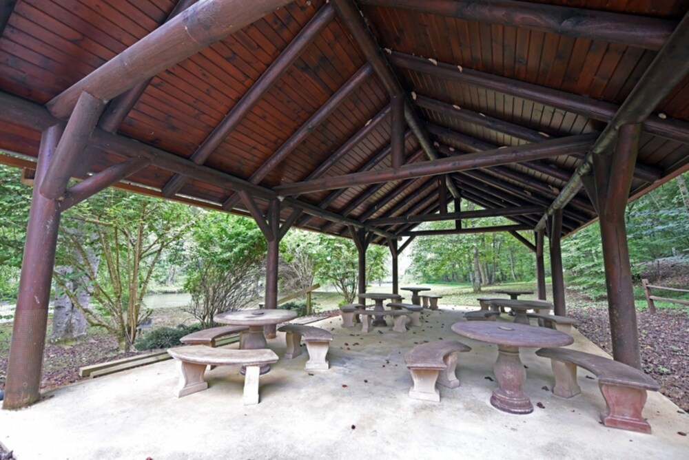 Hidden Creek Cabin by Escape to Blue Ridge