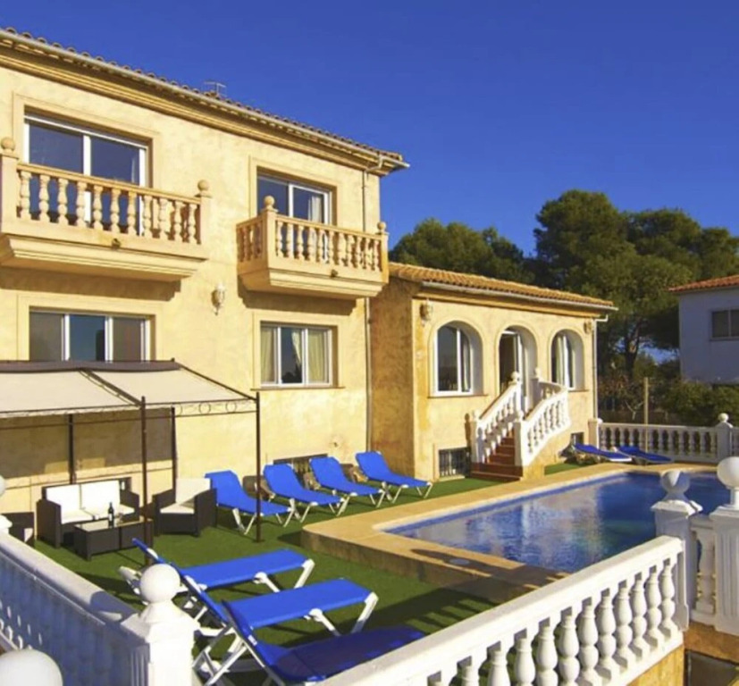Villa - 8 Bedrooms with Pool and WiFi - 106437