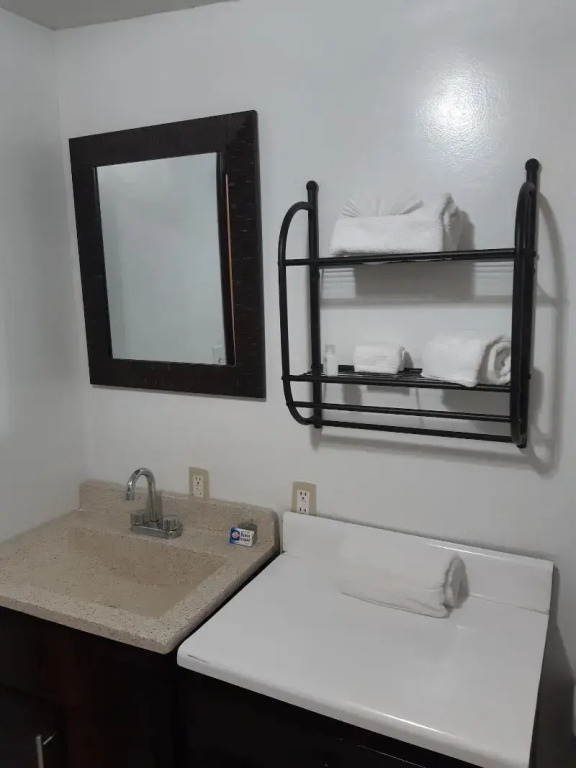 #39 Bungalow Seaside Hotel & Victors RV Park