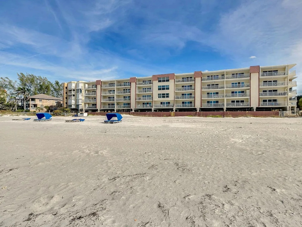 19610 Gulf Blvd Condo Unit 203 2 Bedrooms 2 Bathrooms Condo