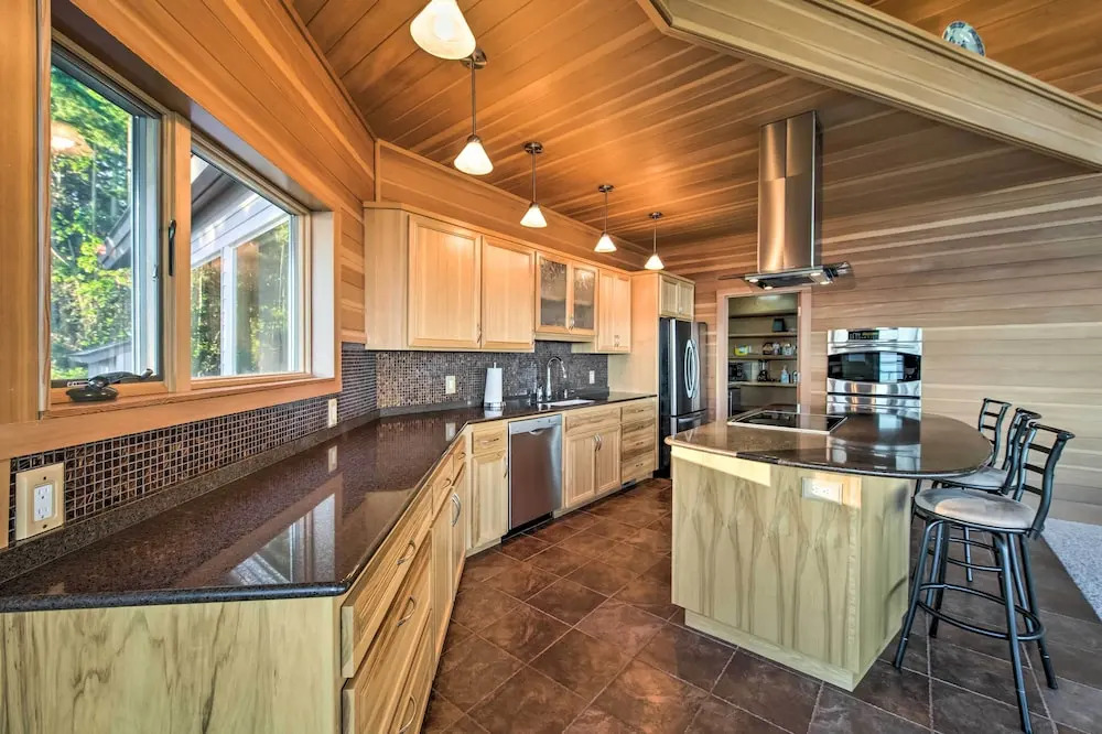 Marrowstone Island Home: 20 Mins to Port Townsend