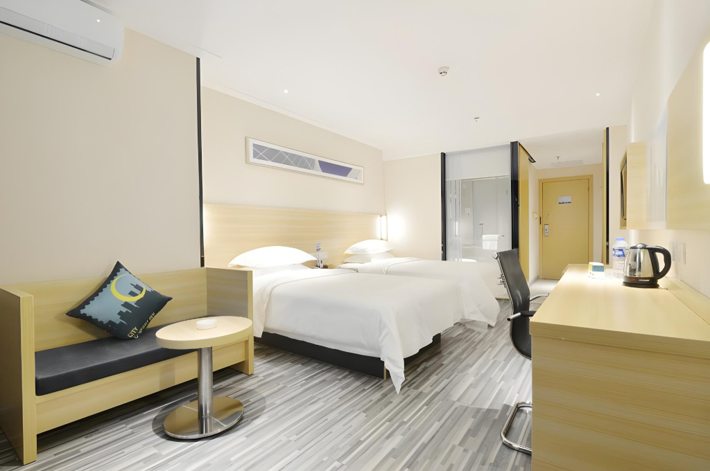 Queen Design Hotel (Qiandeng Lake Resort Guicheng Subway Station Branch)
