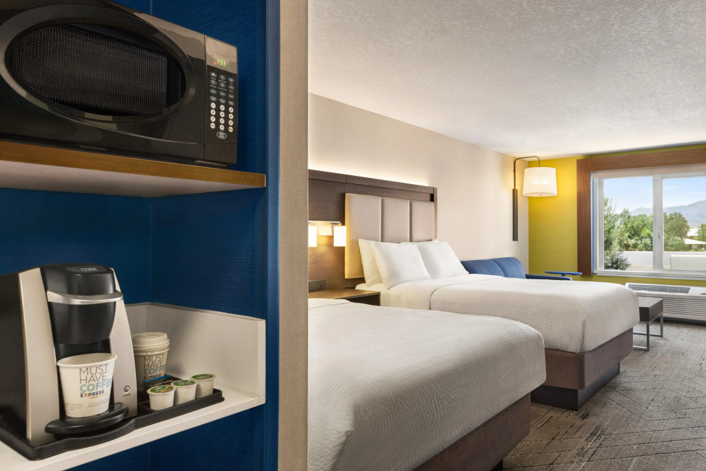 Holiday Inn Express & Suites - Redding by IHG