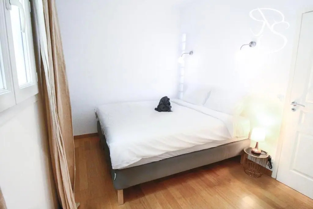 Beautiful 3 bedroom Sea view steps away from the Palais