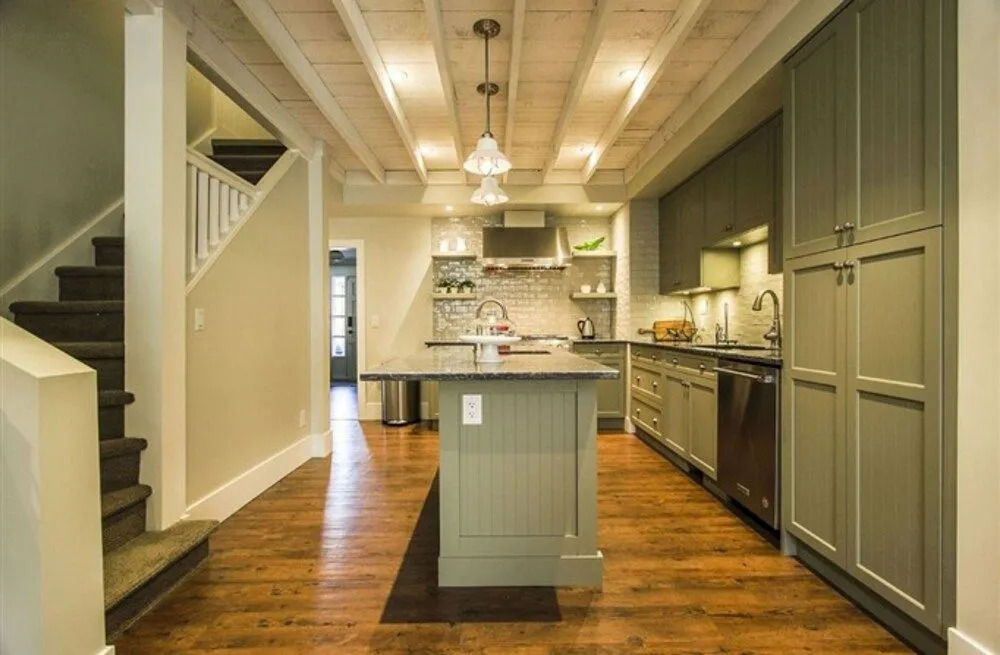 Kelowna Bed & Breakfast (CHATHAM HOUSE)
