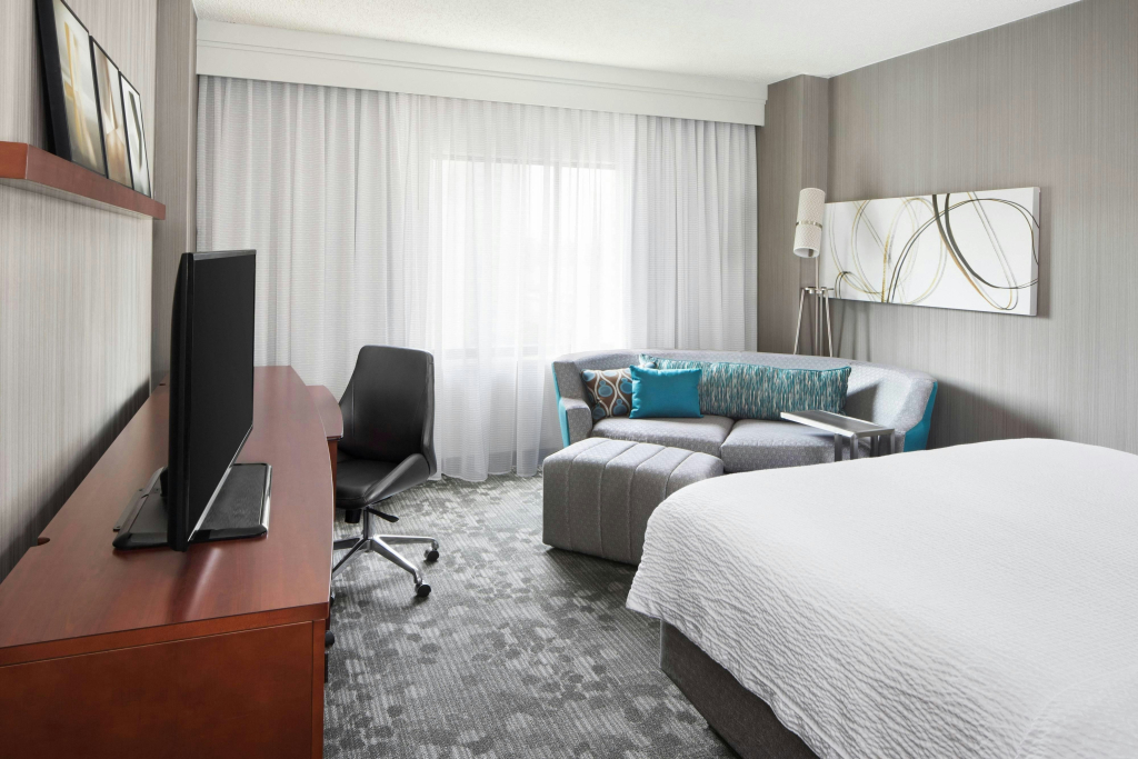 Courtyard By Marriott Jersey City Newport