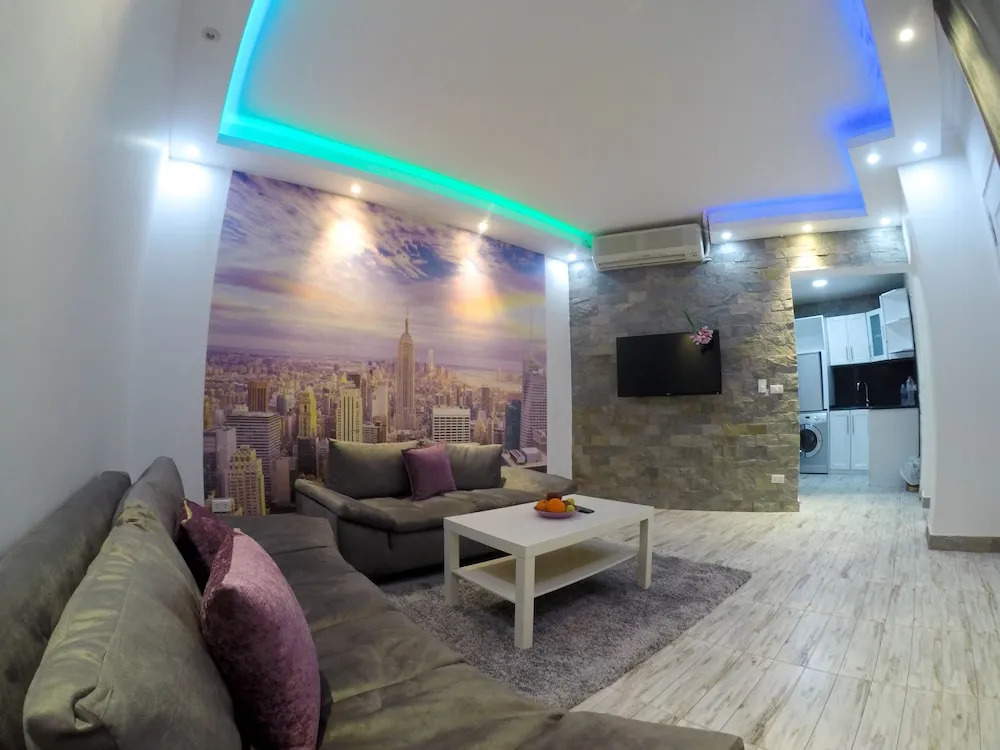 One Bedroom Apart Deep Purple by Pool